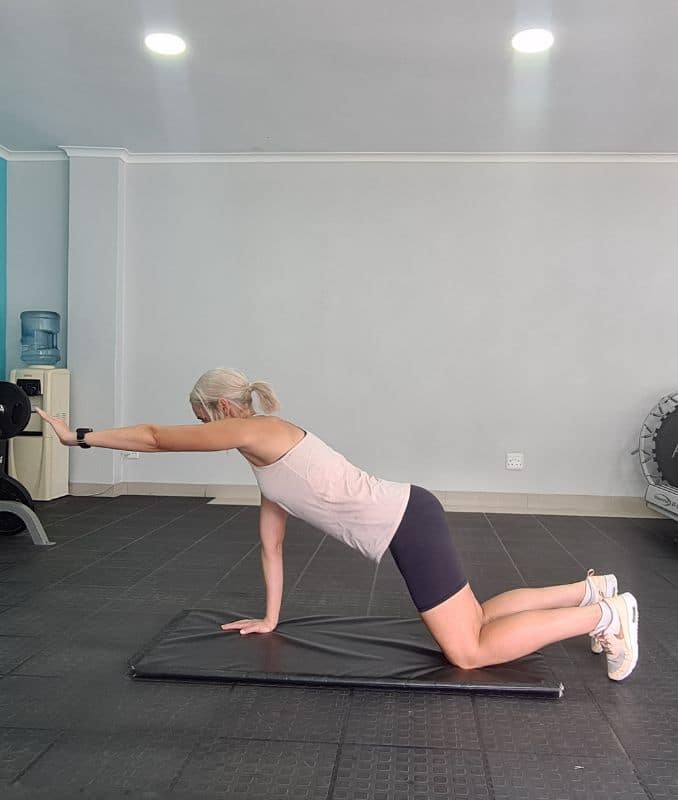 Plank from knees with Reach Lateral view 2 - Workout for Beginners and Seniors